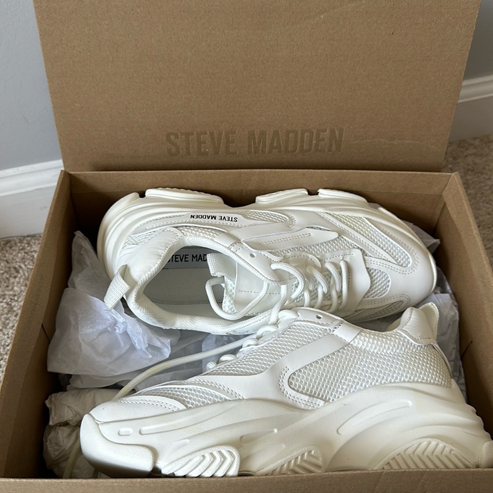 COPY - Steve Madden possessions shoes white